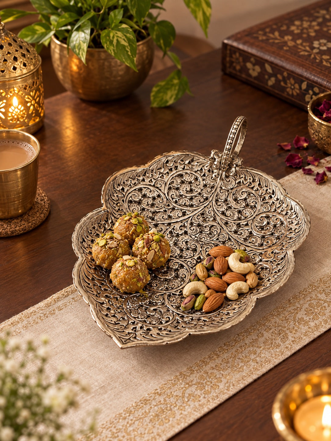 Antique Silver Dry Fruit Tray – Carved Leaf Shape Serving Platter, Perfect Diwali & Wedding Gift