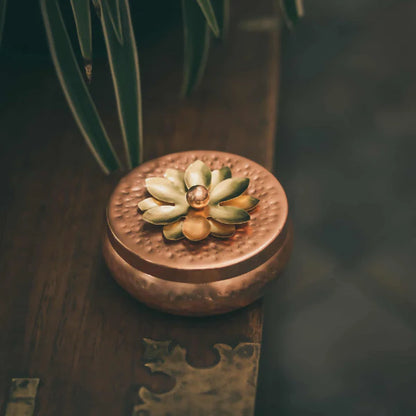 Musk & geranium Scented Multi-wick Rose Gold Tart-shaped Candle