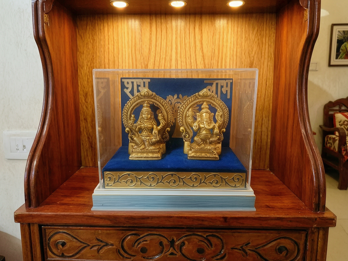 Brass Lakshmi Ganesh Idol Set with Acrylic Gift Box – Shubh Labh Handcrafted Murti for Diwali Pooja & Gifting