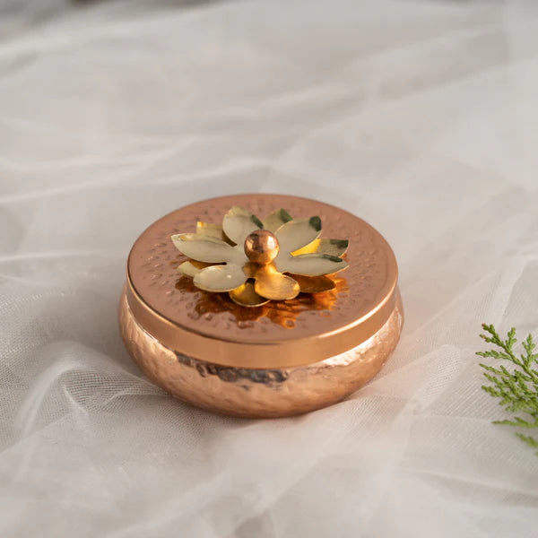 Musk & geranium Scented Multi-wick Rose Gold Tart-shaped Candle